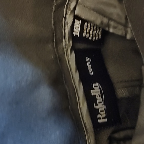 NWT Rafaella Lightweight Defined Waist Curvy Capri Black 16W - Picture 5 of 10